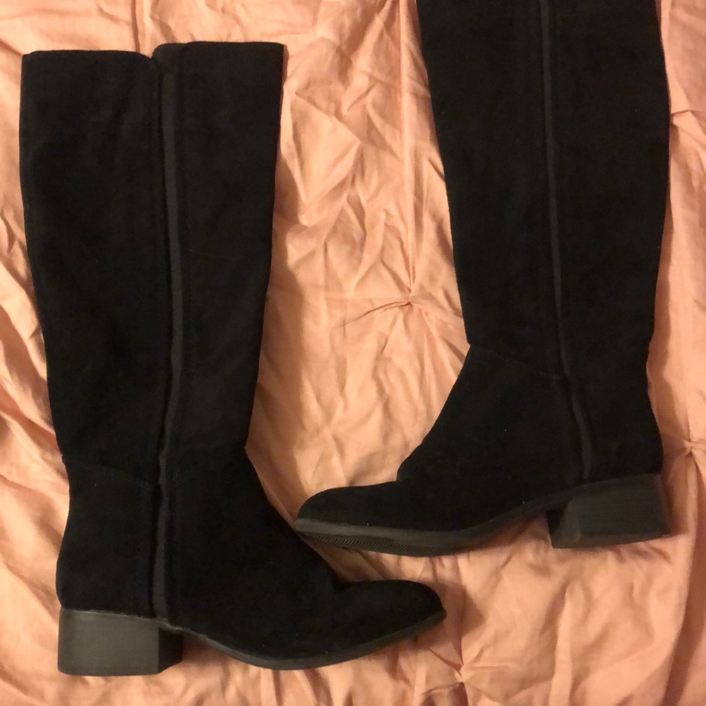 Target gently worn suede boots